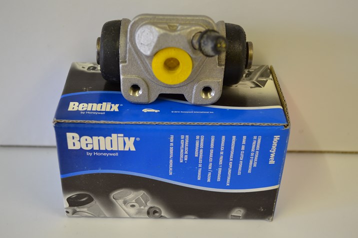 Pravý brzdový váleček TOYOTA CARINA E T19