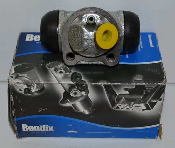 Levý brzdový váleček - prasátko RENAULT 19 I II