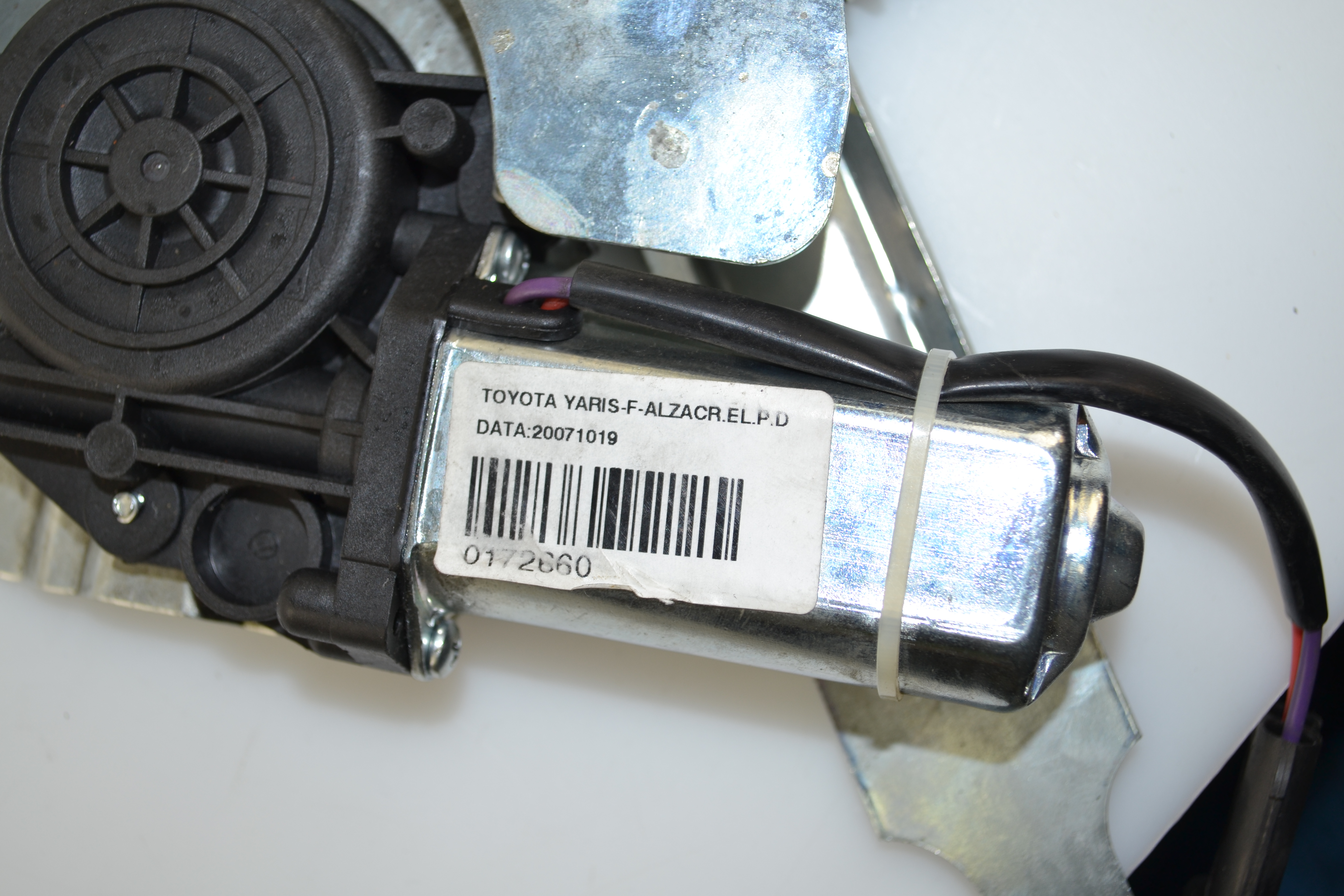 Pravá zadní stahovačka okna s motorkem TOYOTA YARIS 1999-2005