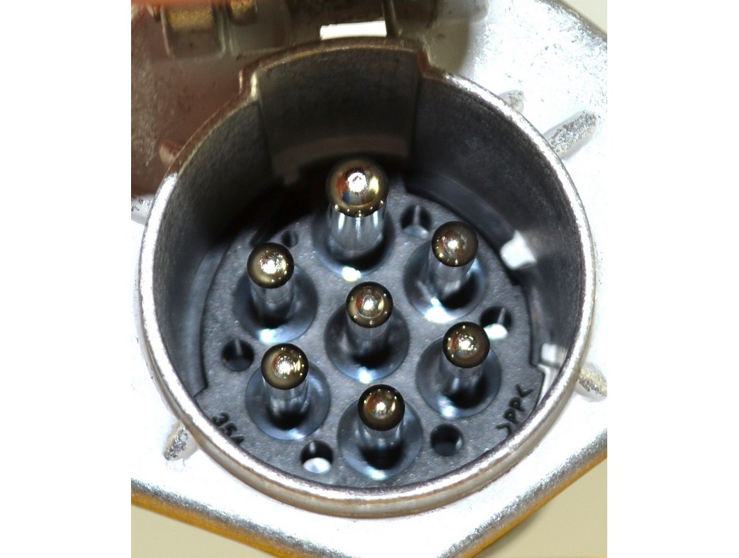 Zásuvka 7 pólů 24V typ N hliník + gumové těsnění - HELLA 8JB003833-011