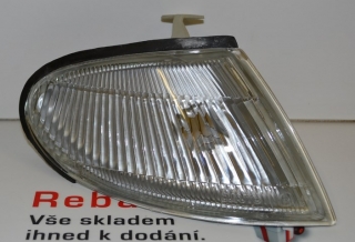 Pravý bílý blikač - blinkr MAZDA 323 C S V 94-96