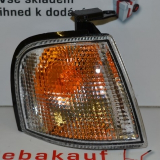 Pravý bílý blikač blinkr NISSAN PRIMERA P10 90-94